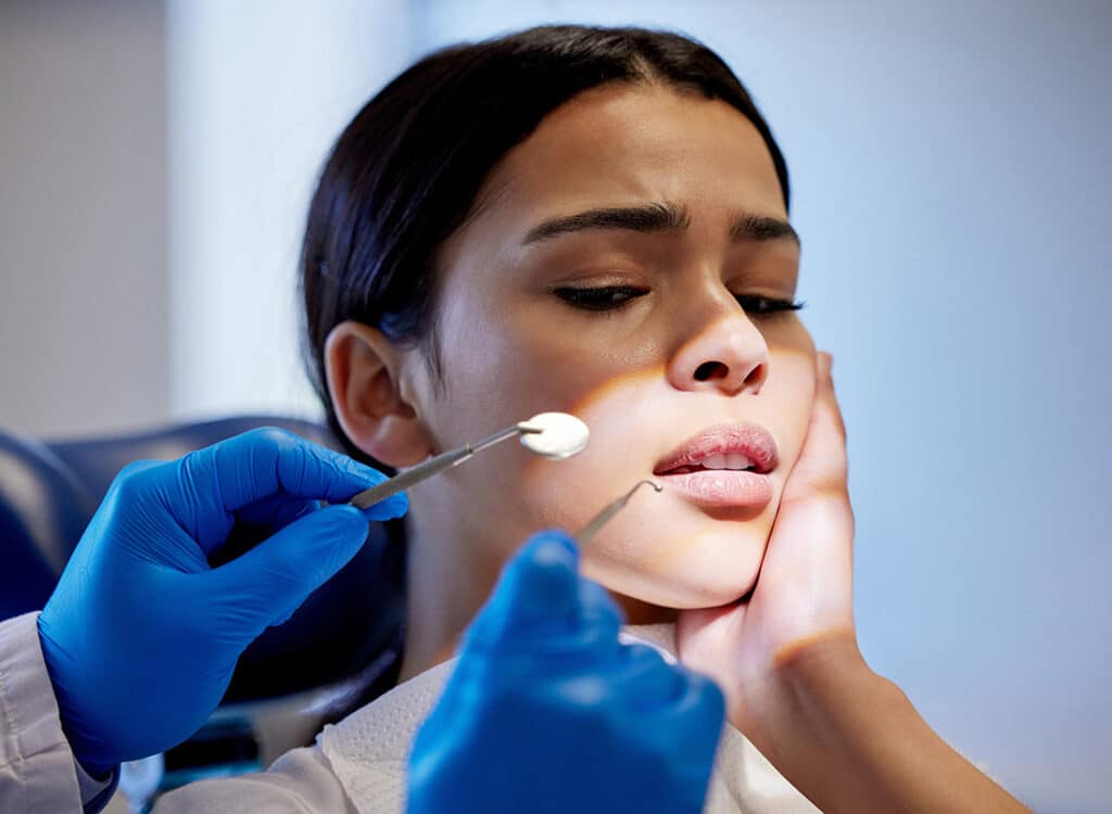 Woman with aching teeth